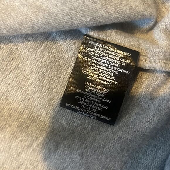 Gray top - Picture 4 of 5